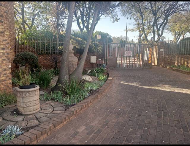 3 BEDROOM SECTIONAL TITLE FOR SALE IN BERTON PARK